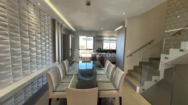 Sobrado Triplex á Venda No Jardim Carvalho