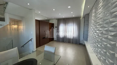 Sobrado Triplex á Venda No Jardim Carvalho