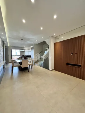 Sobrado Triplex á Venda No Jardim Carvalho