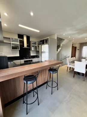 Sobrado Triplex á Venda No Jardim Carvalho