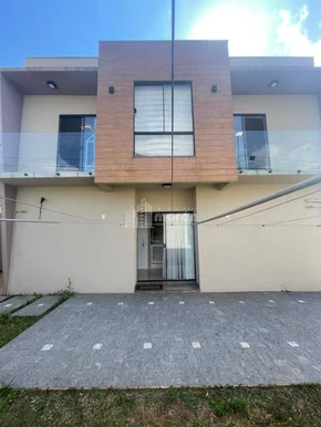 Sobrado à Venda No Orfãs