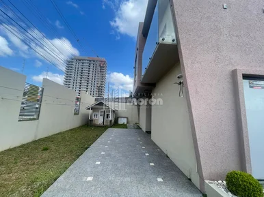 Sobrado à Venda No Orfãs