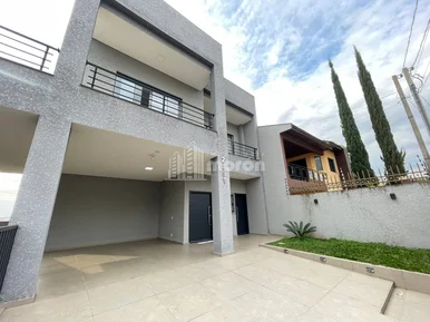 Sobrado Triplex à Venda No Gianna
