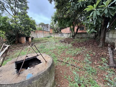 Terreno Com Uma Casa á Venda No Chapada - Parque Do Café