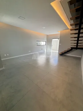 Sobrado á Venda No Estrela