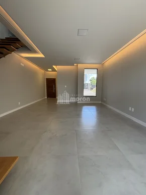 Sobrado á Venda No Estrela