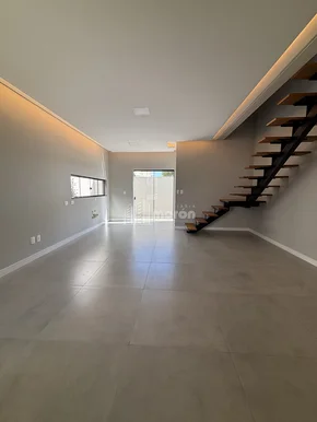 Sobrado á Venda No Estrela