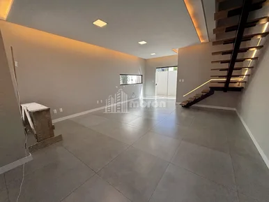 Sobrado á Venda No Estrela