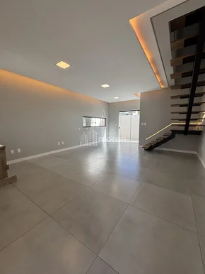 Sobrado á Venda No Estrela