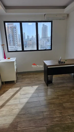<strong>Belíssima sala comercial no coração do Kobrasol, com 32 m²</strong>