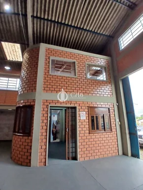 <strong>Barracão em Oficinas</strong>