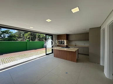 Sobrado Semi Mobiliado - Condomínio Alphaville