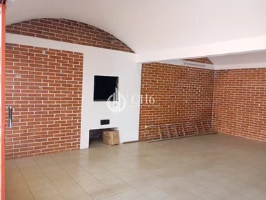 Casa Comercial No Orfãs