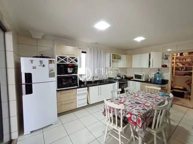 Sobrado Semi Mobiliado  No  Condomínio Parque Dos Franceses