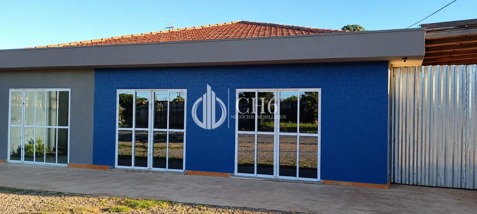 Comercial Na Avenida Souza Naves