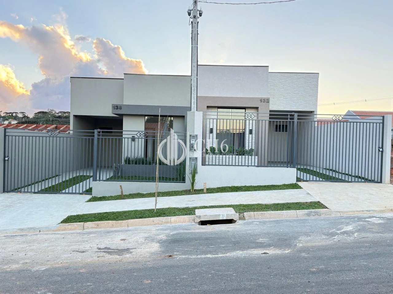 Casa No Parque Das Palmeiras | Contorno