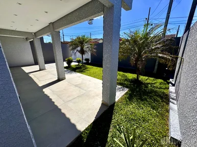 Casa Com Edícula E Piscina No Contorno