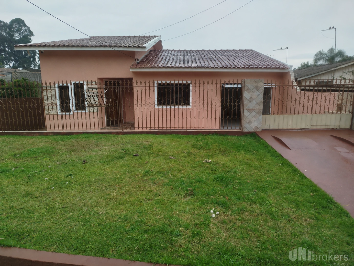 Casa Com 3 Quartos E 1 Suíte