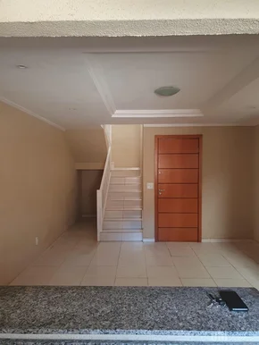 Sobrado com 3 quartos, 1 suíte - Uvaranas - Foto 2