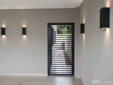 Sobrado Alto Padrão Em Condomínio Com 3 Suítes - Uvaranas La Riserva