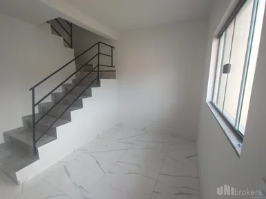 Sobrado Com 2 Quartos Em Uvaranas