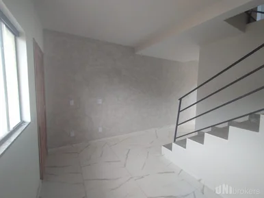 Sobrado Com 2 Quartos Em Uvaranas