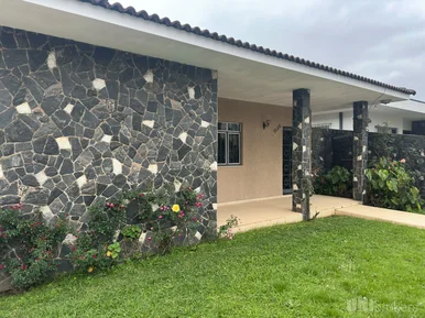 Casa Com 4 Quartos, 1 Suíte Em Localização Central - Orfãs