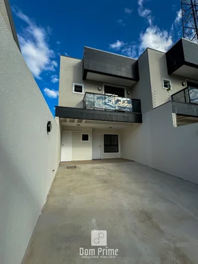 <strong>Sobrado Triplex com 3 quartos 1 Suíte em Uvaranas</strong>