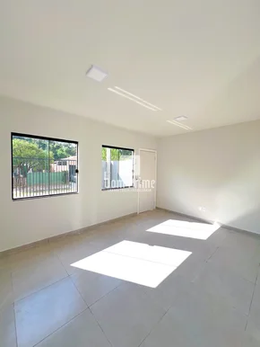 Casa Com 2 Quartos No Contorno