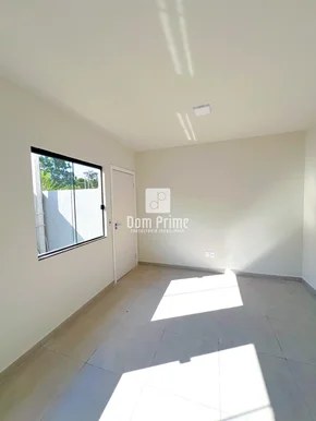 Casa Com 2 Quartos No Contorno