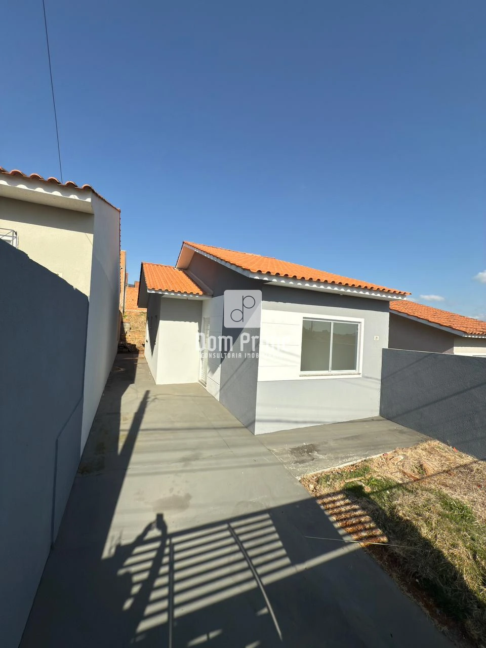 Casa Com 2 Quartos No Contorno