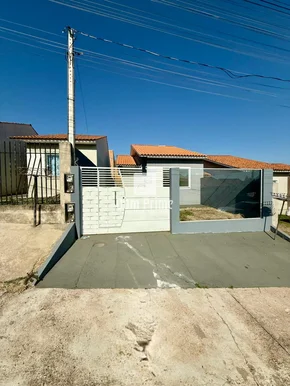 Casa Com 2 Quartos No Contorno