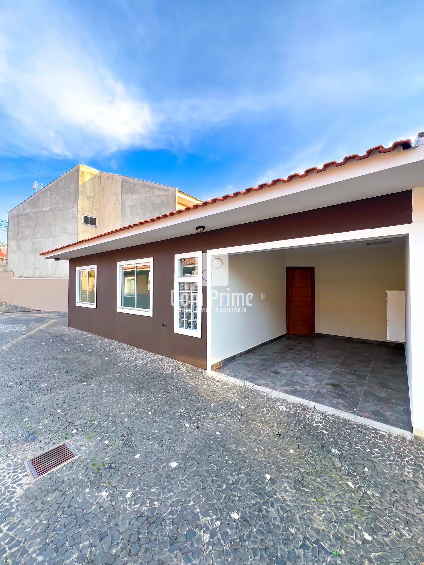 Sobrado Com 3 Quartos Em Uvaranas