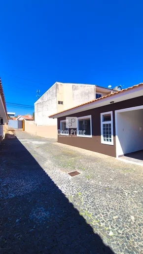 Sobrado Com 3 Quartos Em Uvaranas