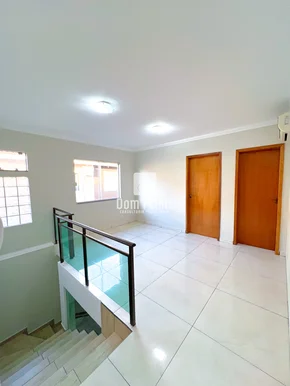 Sobrado Com 3 Quartos Em Uvaranas