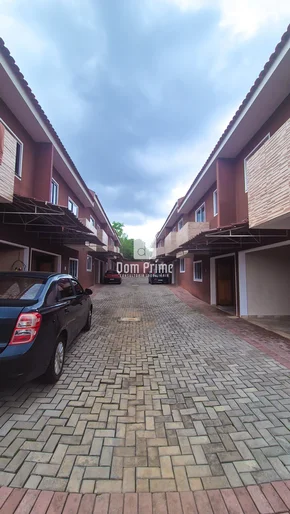 Sobrado Com 2 Quartos Em Uvaranas Na Vila Marina