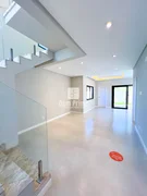 <strong>Sobrado com 4 quartos sendo 3 Suítes Condomínio La Riserva</strong>