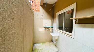 Sobrado Com 2 Quartos No Contorno