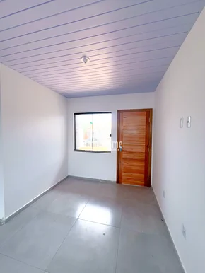 Casa Com 2 Quartos No Contorno