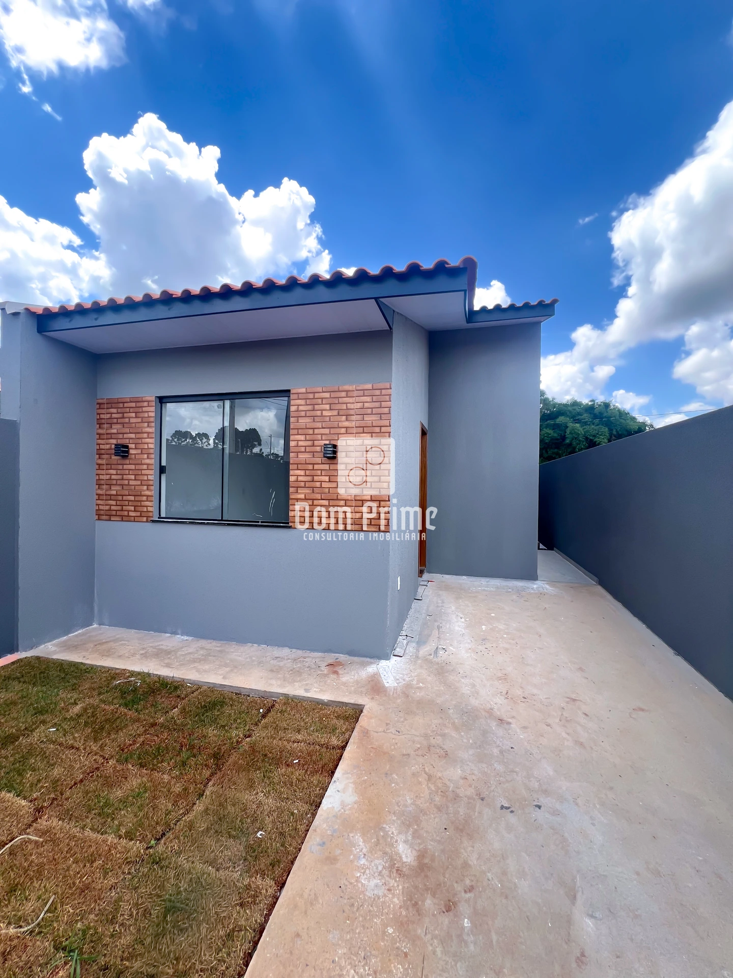 Casa Com 2 Quartos No Contorno