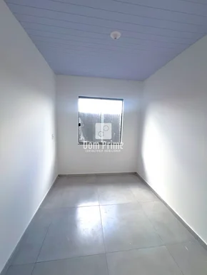 Casa Com 2 Quartos No Contorno