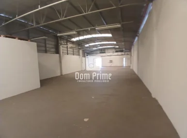 Barracão Comercial Com 700m² Para Locação No Ronda