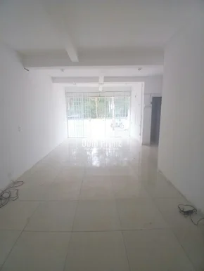 Sala Comercial Com 100m² Para Locação No Contorno