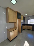 <strong>Sobrado com cozinha planejada para locação</strong>