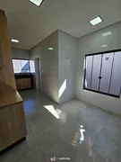 <strong>Sobrado com cozinha planejada para locação</strong>
