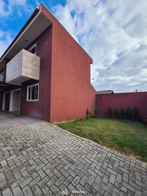 Sobrado Em Excelente Localização.