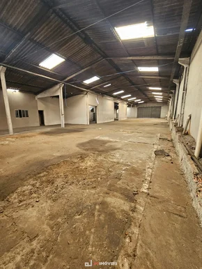 Barracão Para Locação Com Aproximadamente 1.200 M²