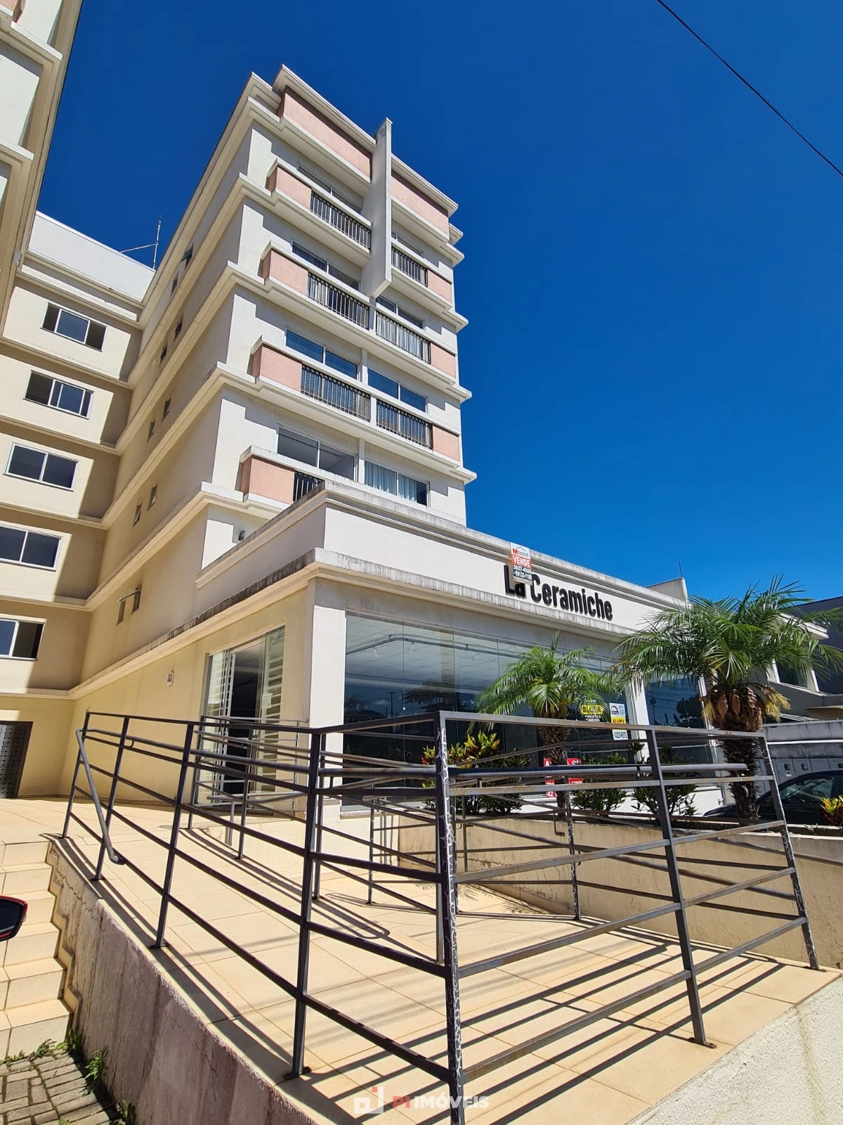 Ampla Sala Comercial Em Região De Alto Desenvolvimento.