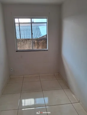 Casa No Cará Cará Com 2 Quartos.