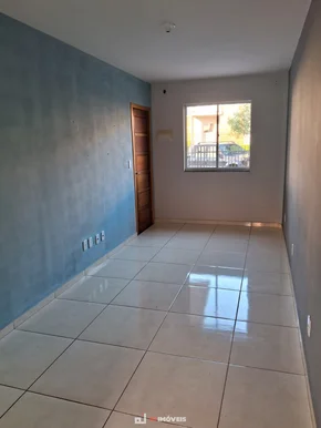 Casa No Cará Cará Com 2 Quartos.